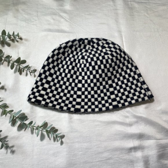 Forever 21 Black & White Checkered Bucket Style Hat Knit - Picture 2 of 6